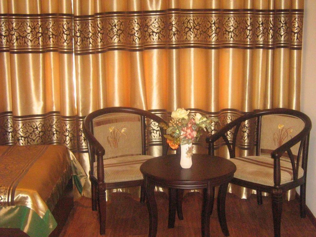Kausar Hotel Almaty Quarto foto