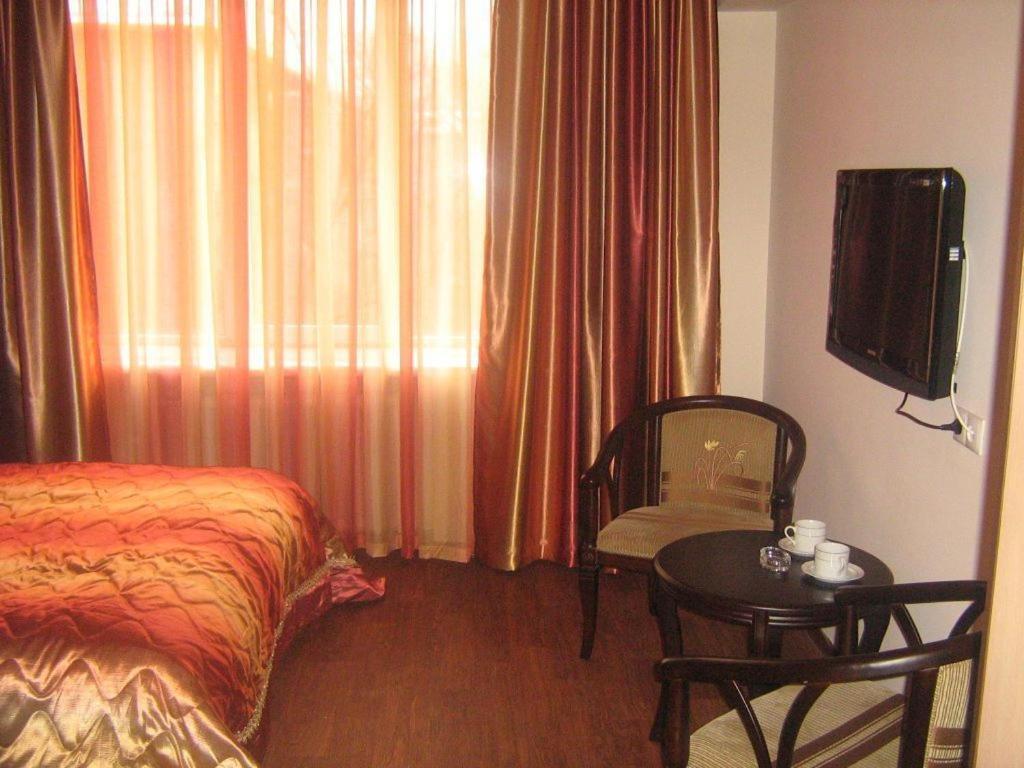 Kausar Hotel Almaty Quarto foto