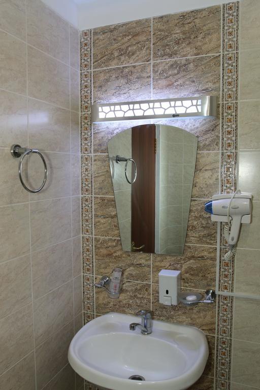 Kausar Hotel Almaty Quarto foto