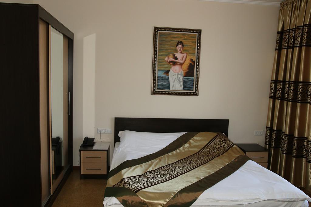 Kausar Hotel Almaty Quarto foto